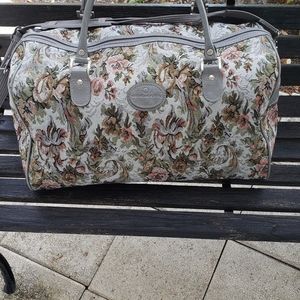 3 piece carry on American flyer.